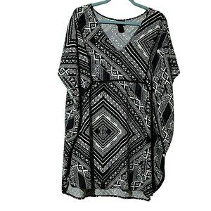 Beach Scene Collection Size XL Black & White Geometric Print Kaftan Coverup